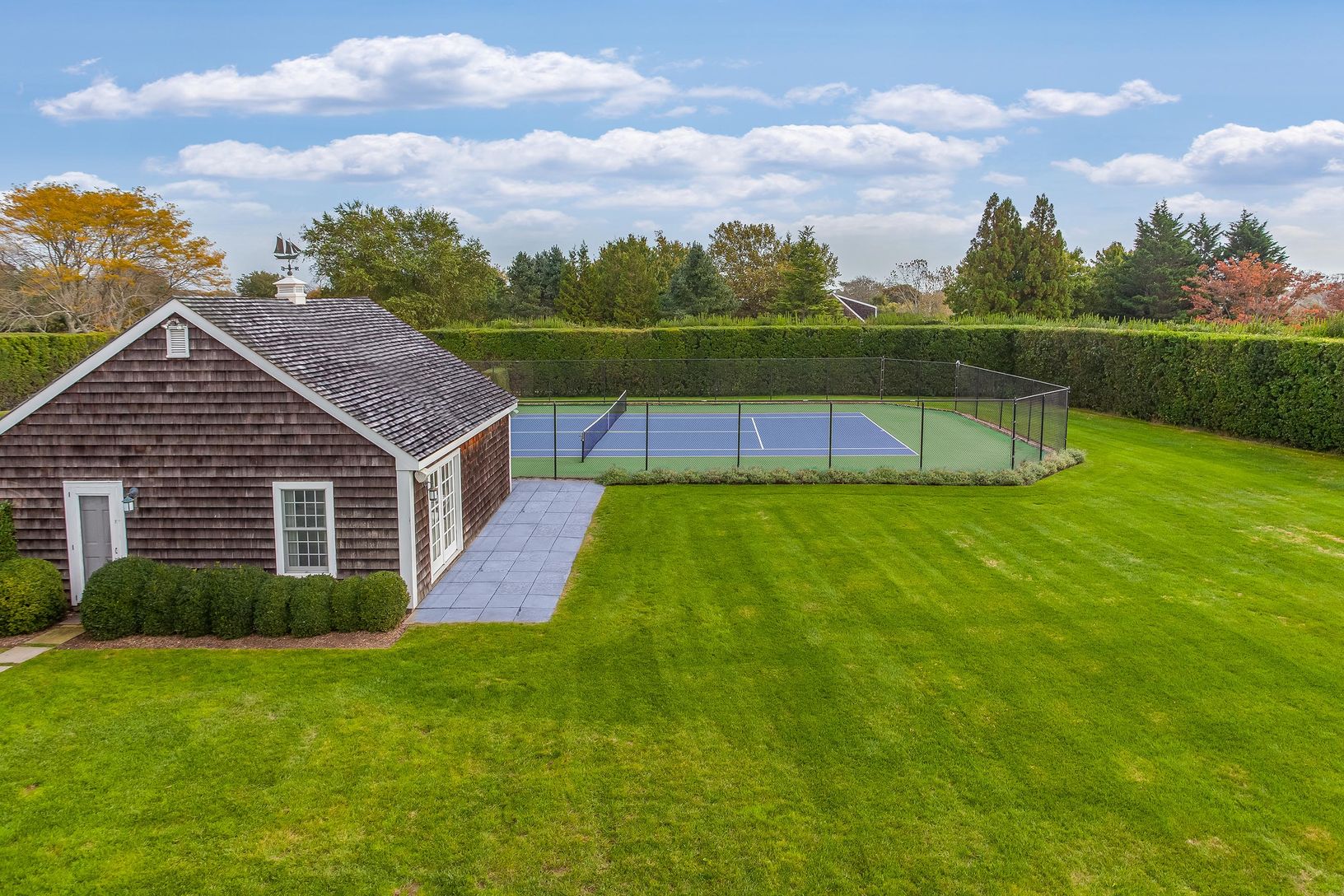  Tennis and guest house/cabana