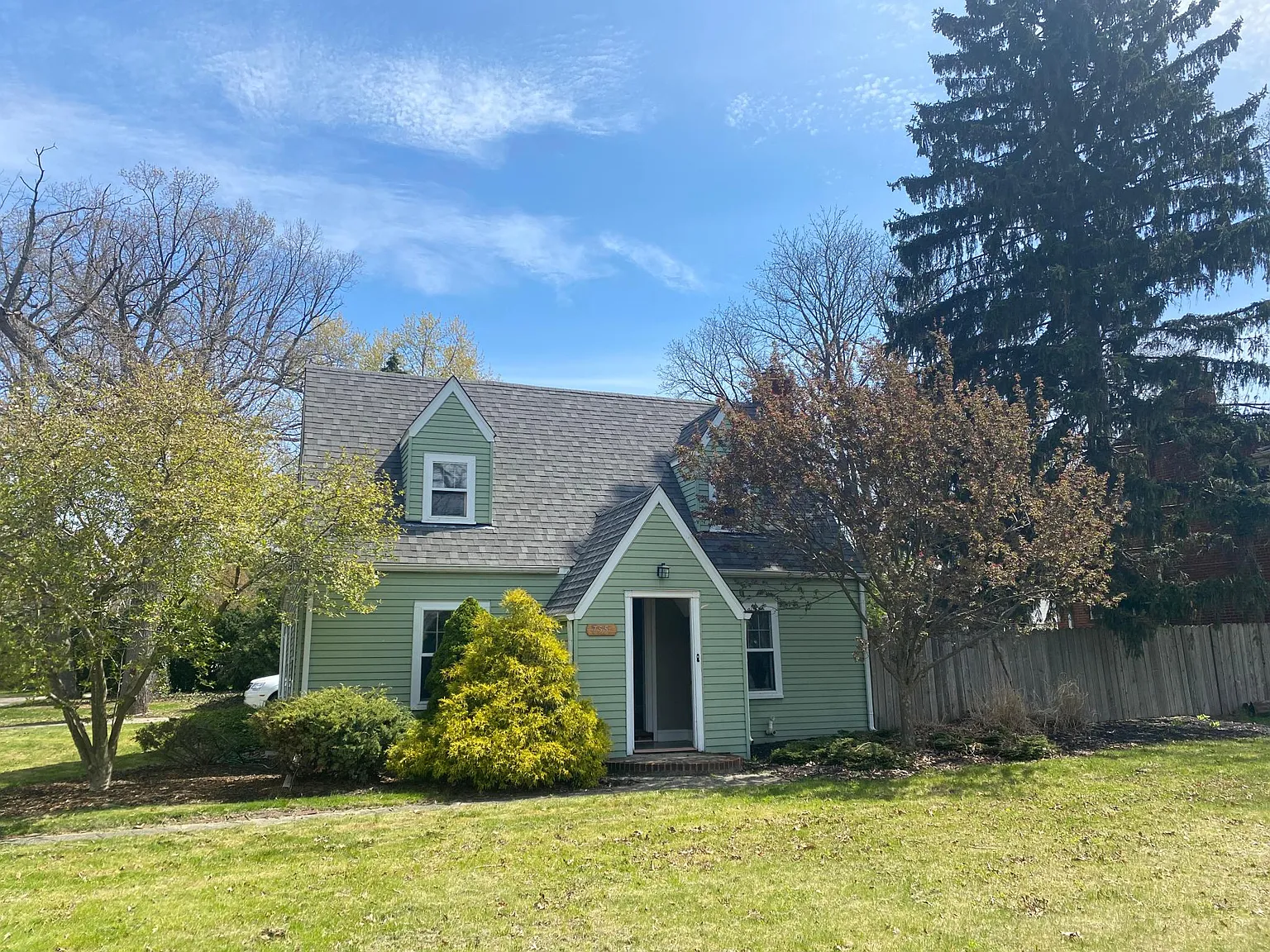3 bed, 1.5 bath, 1548 sqft, $2,100 — Photo 2