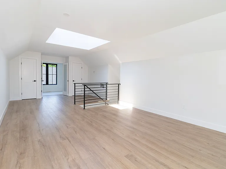 650 Main St #3 — Photo 30