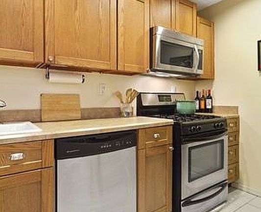 3rd image of 424 13th St #4B