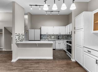 9712 Cimarron Cir, Minnetonka, MN 55305