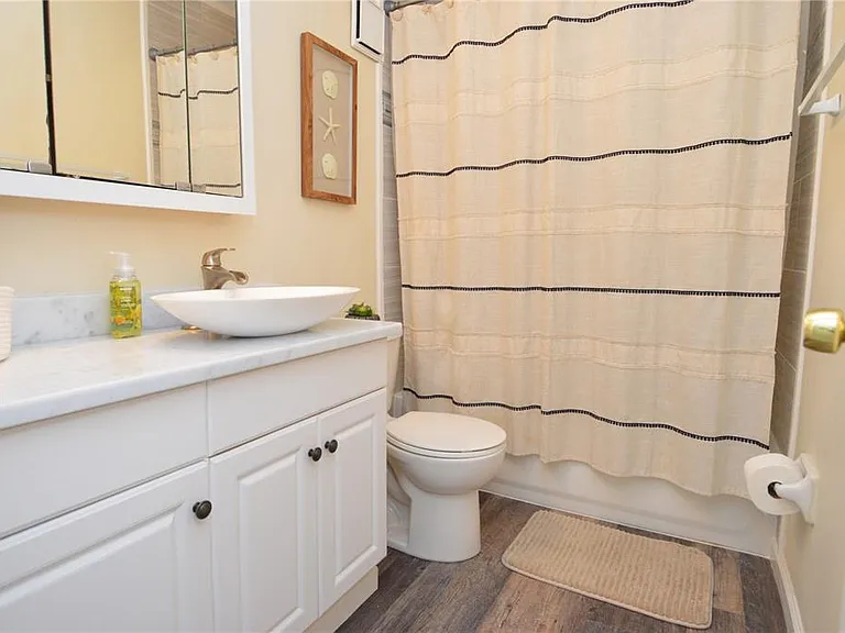 121 Seahorse Dr SE #C — Photo 43