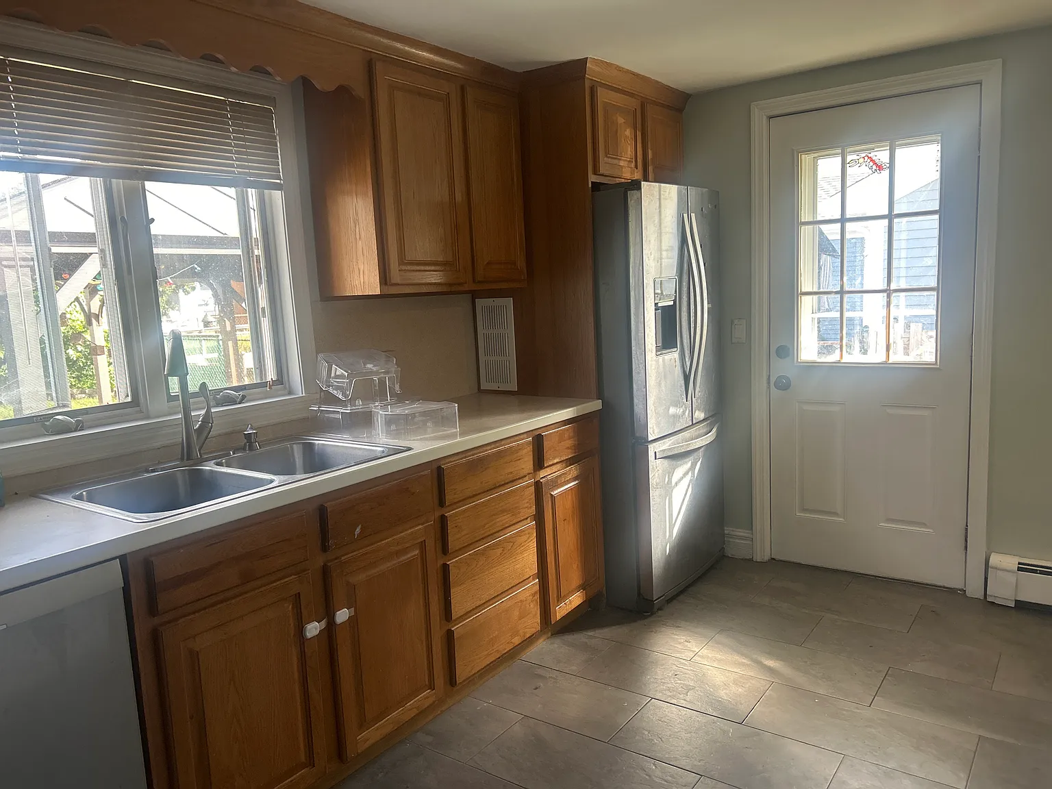 4 bed, 1250 sqft, $3,000 — Photo 4