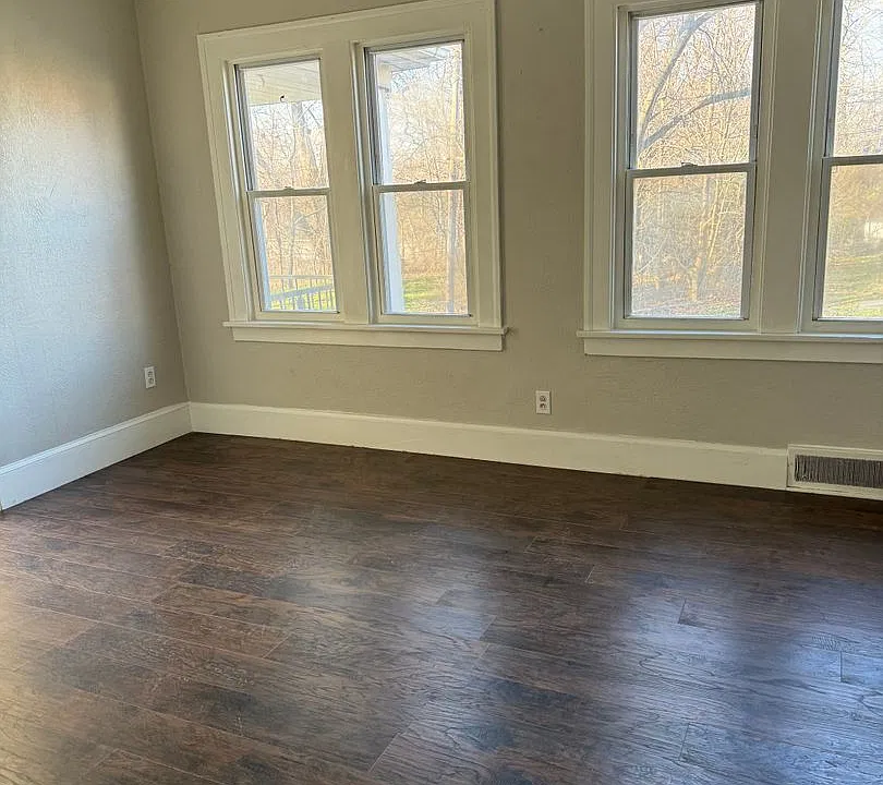 E. 50th St. 3859 (Tinio)