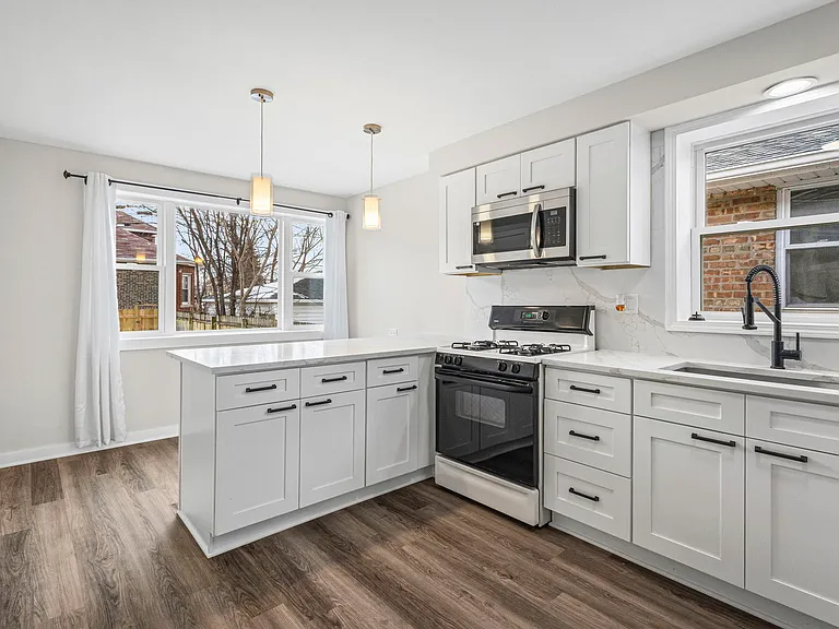 1723 W 75th Pl — Photo 12