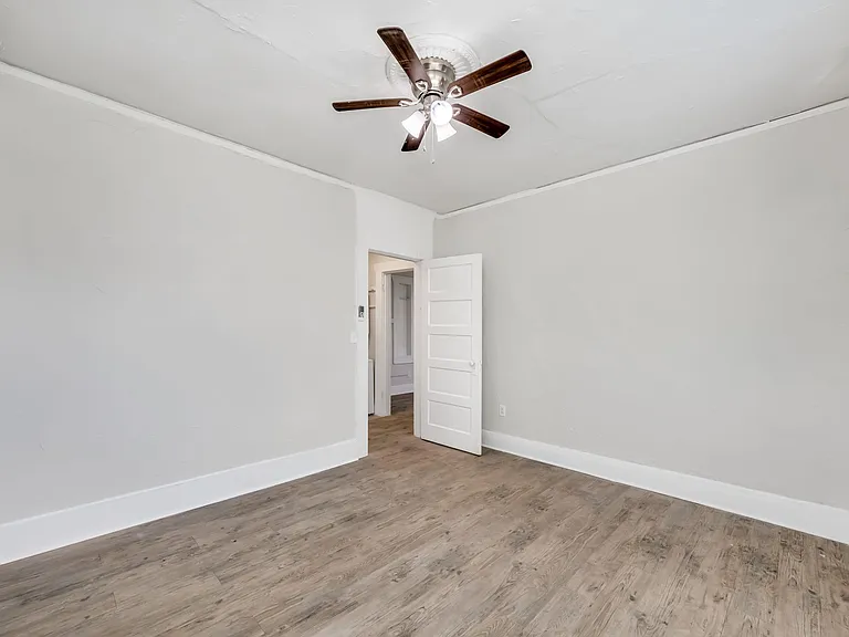310 E Lambright St — Photo 23