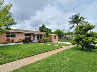 809 Fairway Dr, Plantation, FL 33317