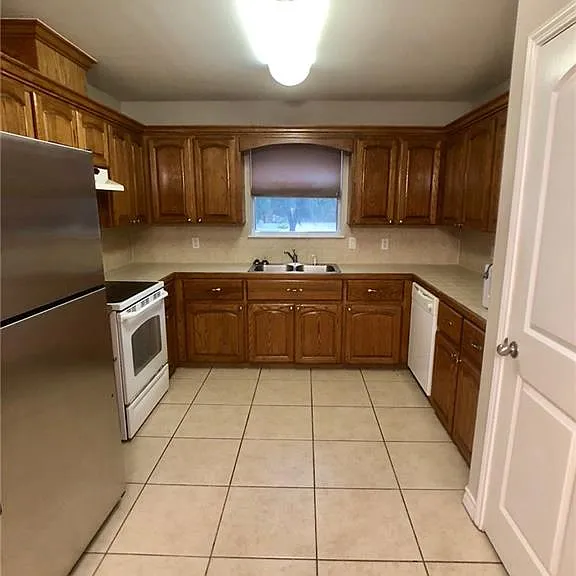 3835 Frontier Dr — Photo 6