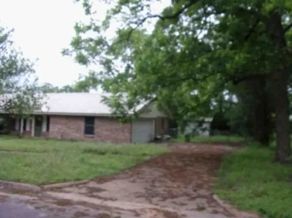 305 S College St, Grapeland, TX 75844