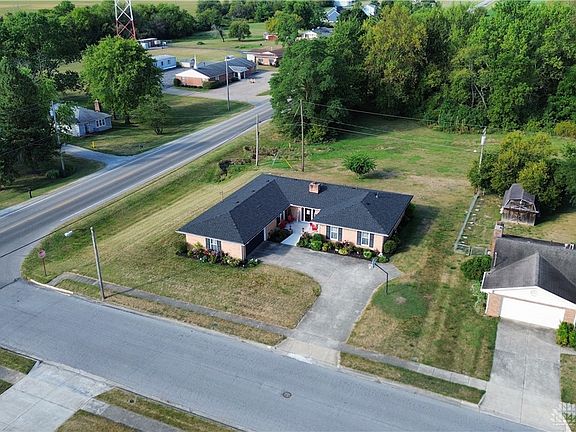 3rd image of 65 Flax Dr
