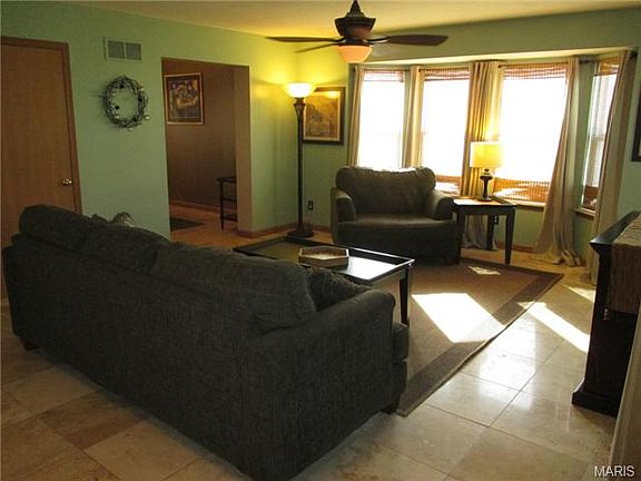5th image of 15 Glen Eagle Ct