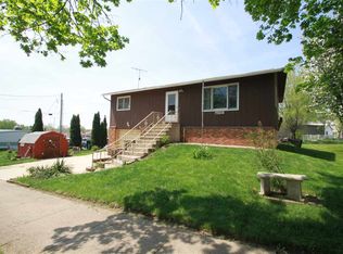 1723 Schreiber St, Cedar Falls, IA 50613