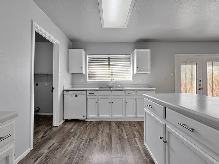 7011 Autumn Park — Photo 10