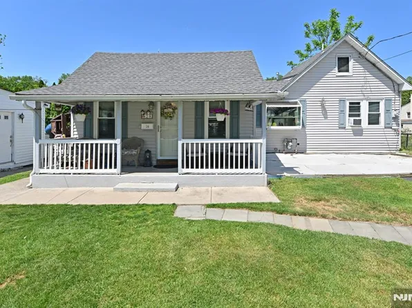 28 Makemoney Ave, Wanaque, NJ 07465