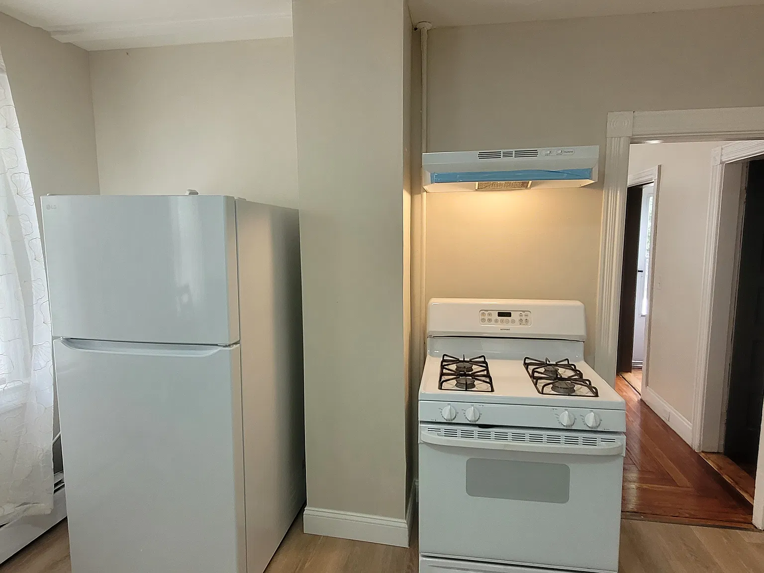 3 bed, 1200 sqft, $2,000 — Photo 3
