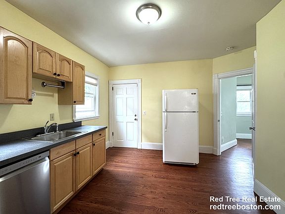 5th image of 72 Winchester St #1