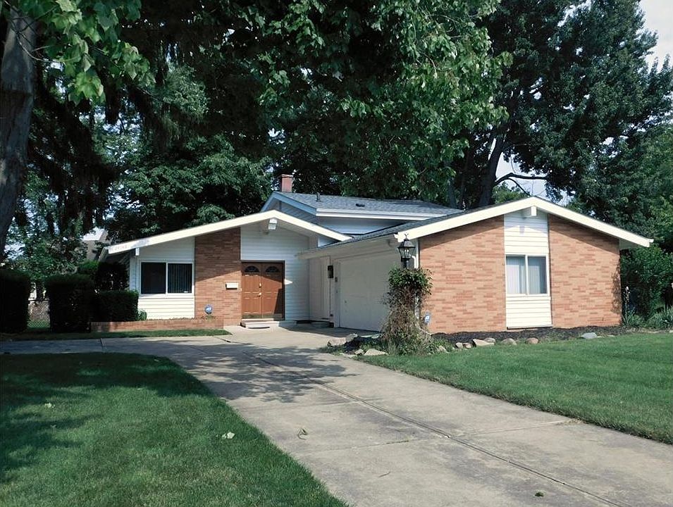 1st image of 24140 Woodmere Dr