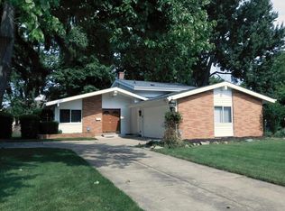 24140 Woodmere Dr, North Olmsted, OH 44070