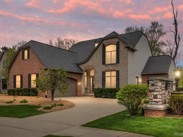 110 Singh Blvd, South Lyon, MI 48178