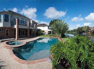 13926 Drakewood Dr, Sugar Land, TX 77498