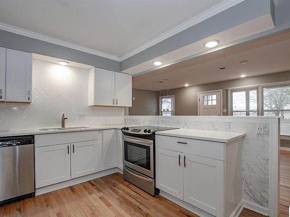 5th image of 4015 Bardstown Rd