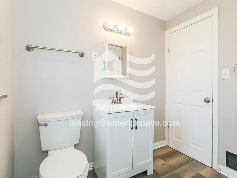 619606_008_bathroom_13.jpg