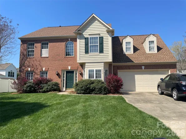 608 Eden Wood Ct, Matthews, NC 28105