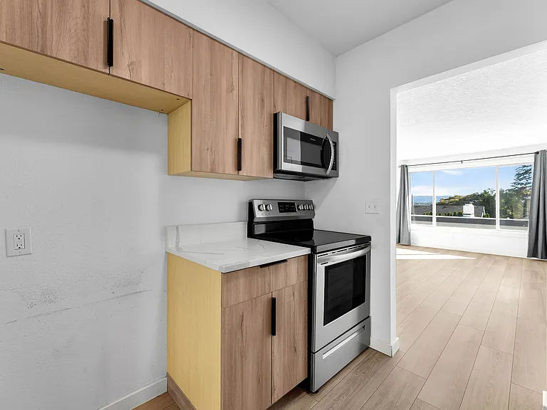 2102 NW Kelly Dr #15 — Photo 12