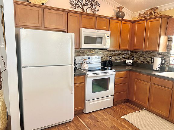 5th image of 615 Osada Ave