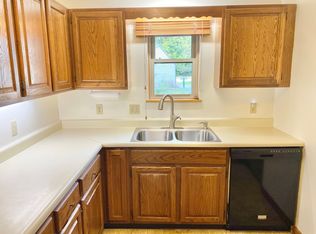 6 Hideaway Ln, Williston, VT 05495