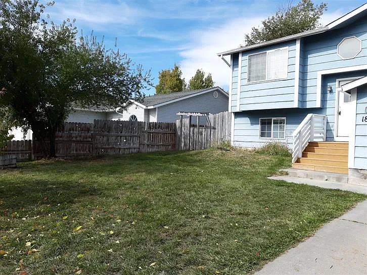 1892 Peggys Ln — Photo 2