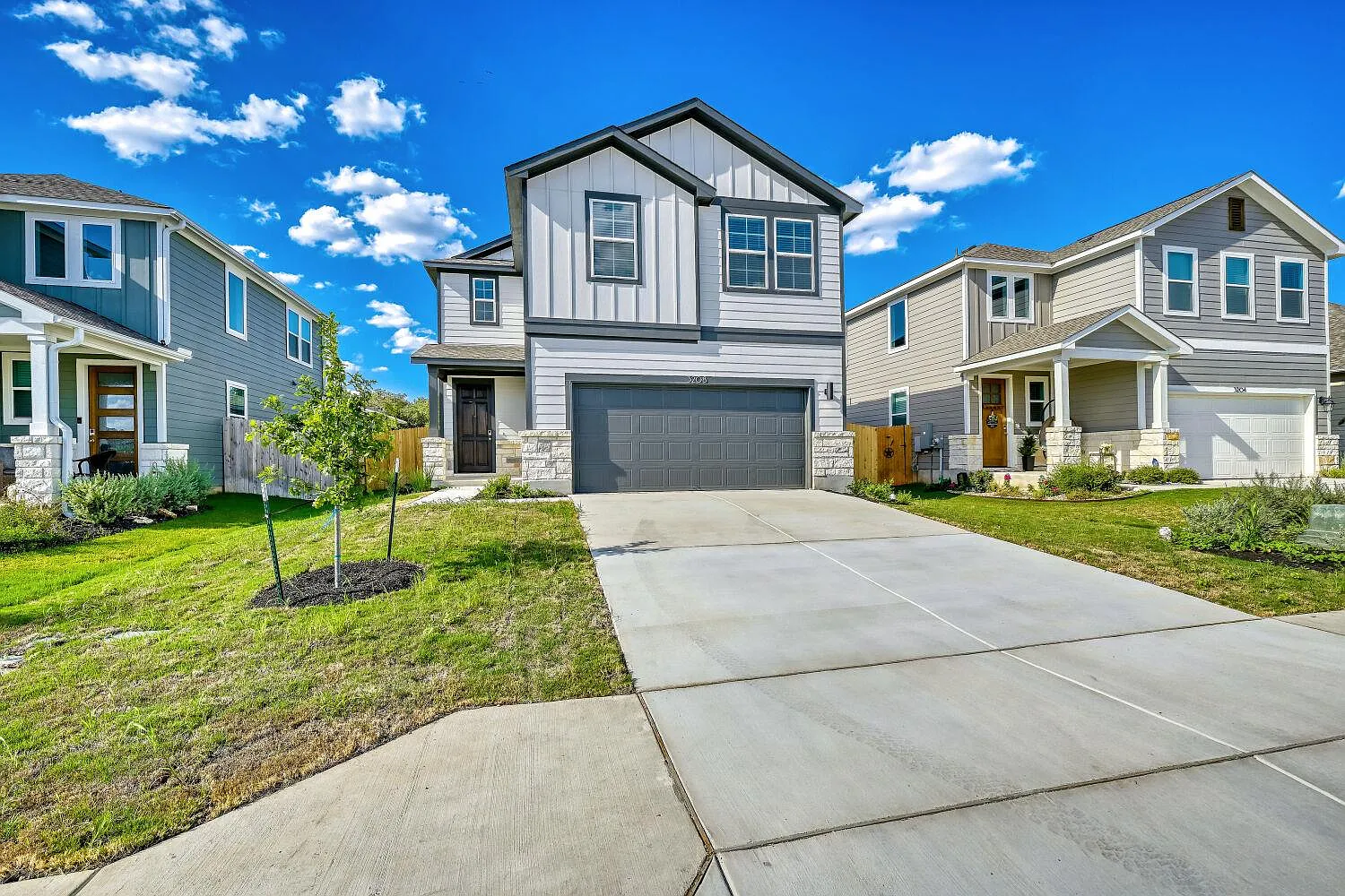 4 bed, 2.5 bath, 2262 sqft, $2,500 — Photo 2