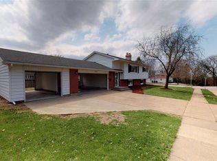 715 Tower Rd, Clinton, IA 52732