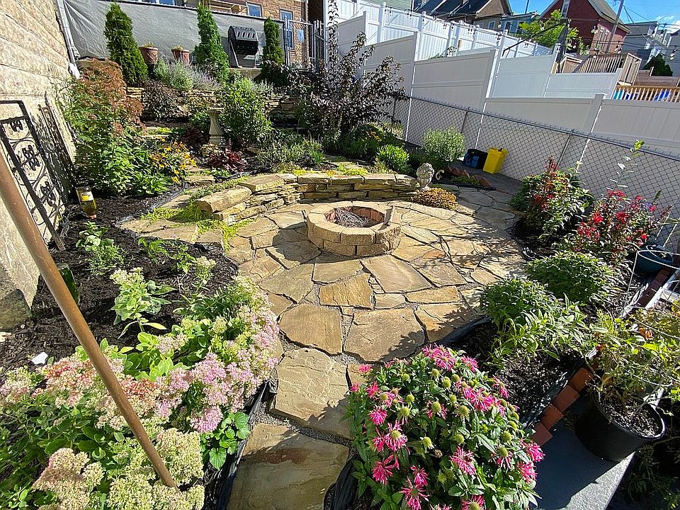 Garden, fire pit