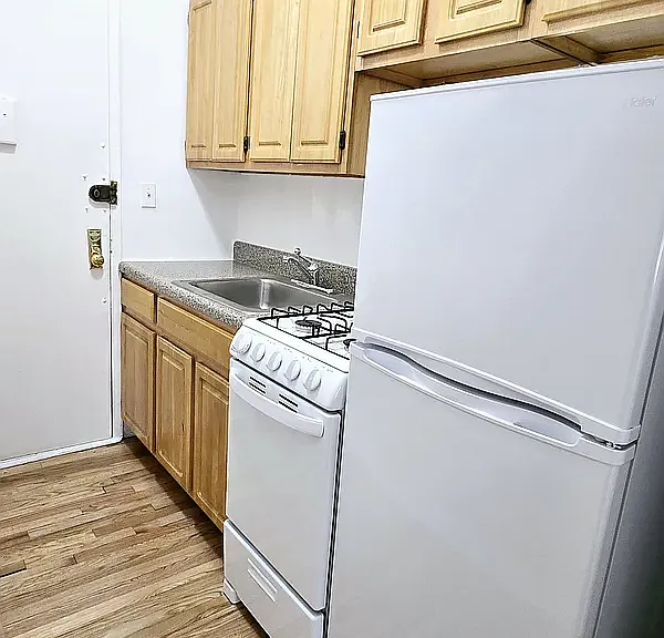 206 W 106th St #6 — Photo 2