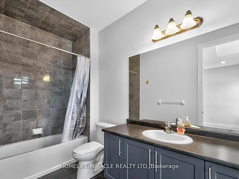 1032 Edinburgh Dr — Photo 37