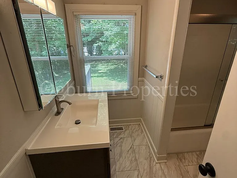 1408 Kenwood St — Photo 11