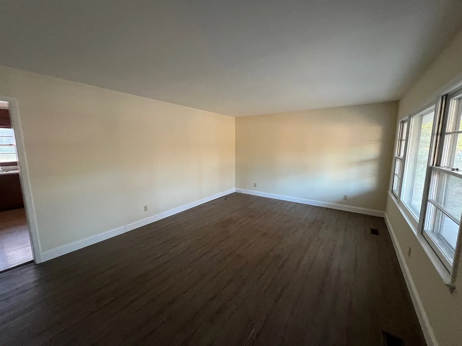 3 bed, 1.5 bath, 1200 sqft, $1,545 — Photo 3