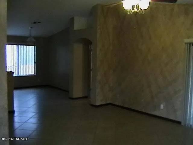 4654 S Valley Rd — Photo 3