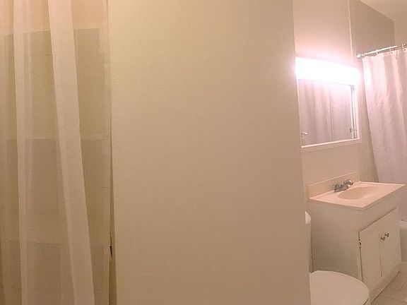 Bath with tub/shower, closet