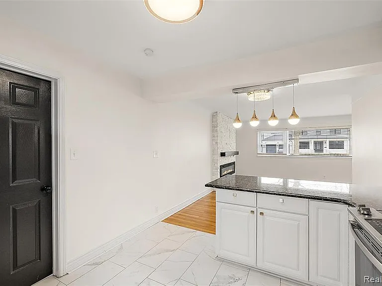 2046 Yorkshire Rd — Photo 6