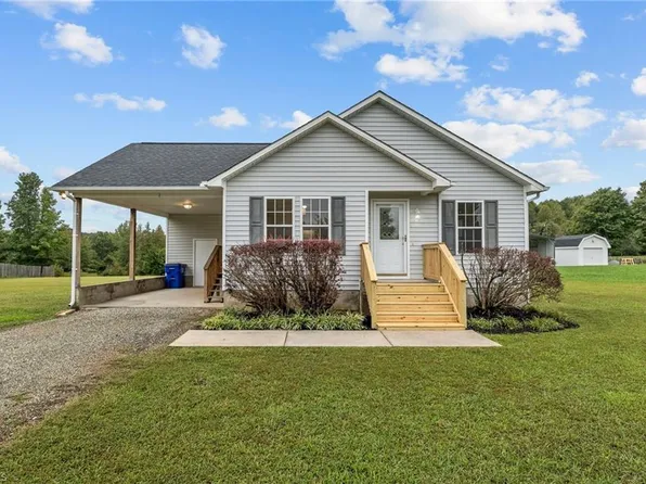 5604 Wagon Farm Rd, Efland, NC 27243