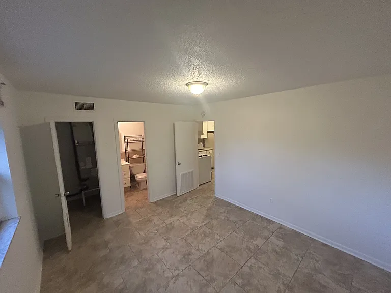 1632 Jefferson Ave #105 — Photo 7