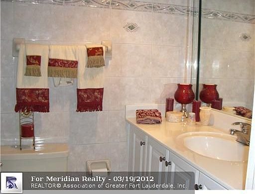 5th image of 3800 Galt Ocean Dr APT 1012