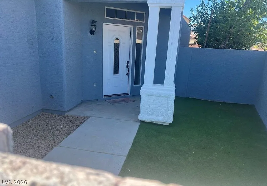 4 bed, 2.5 bath, 1900 sqft, $2,795 — Photo 3