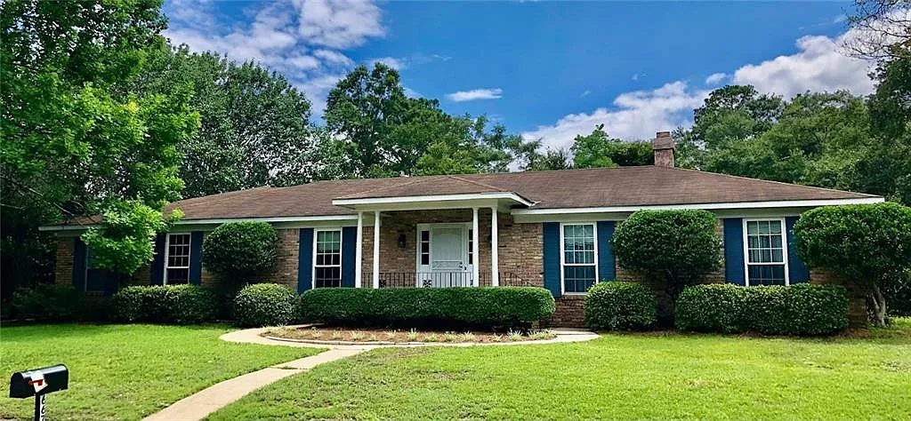 4 bed, 2.0 bath, 2075 sqft, $1,500 — Photo 2