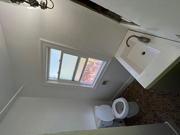 2nd image of 1116 Santa Clara St #C