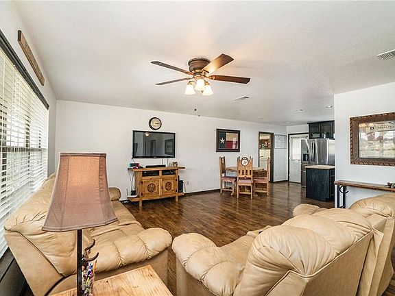 3rd image of 186 Oakley Cir