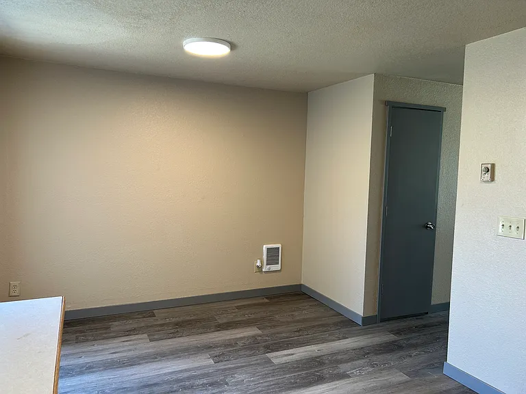 1765 Queen Ave SW — Photo 35