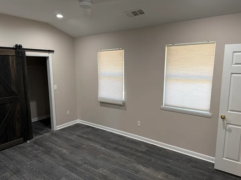 Shamrock Dr — Photo 20